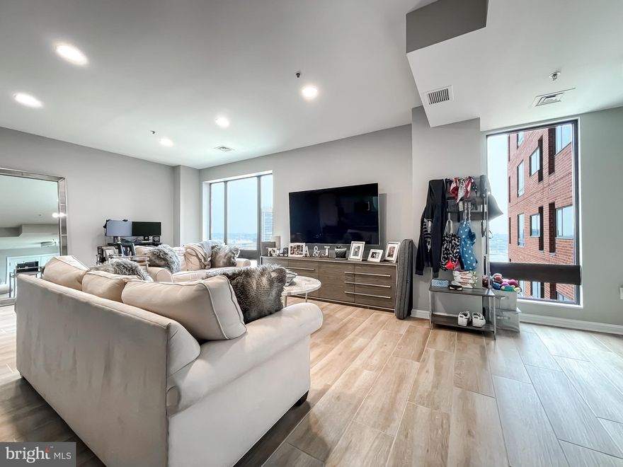 Listed and sold simultaneously.