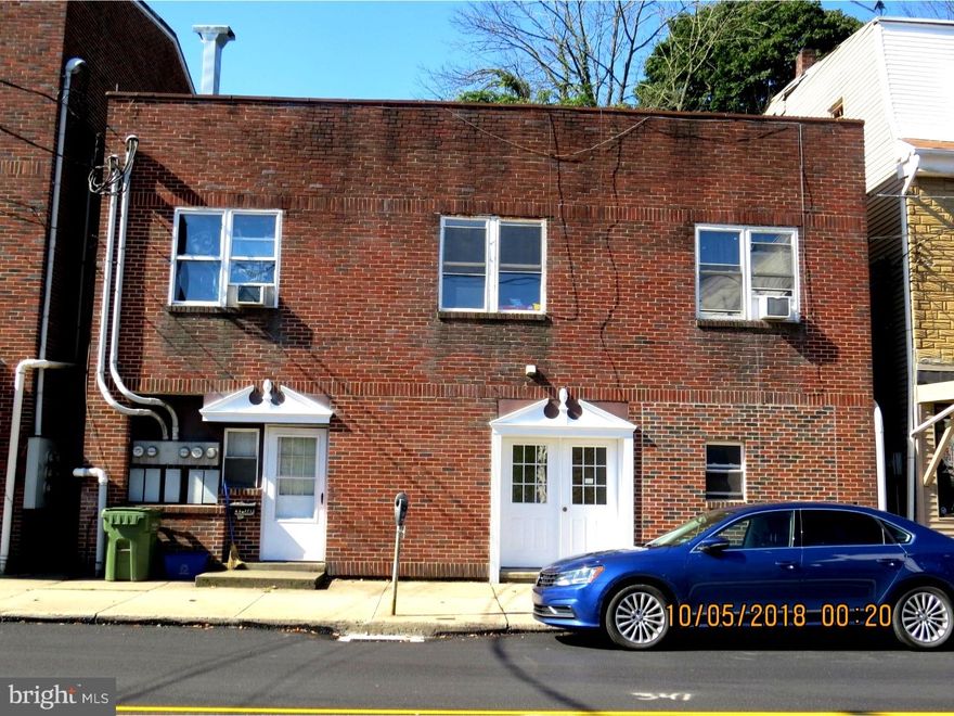 Great Investment property opportunity with this 4 unit building and garage for additional income. Property is NOT located in a Flood Zone and is within walking distance to pharmacy, banks and post office.  All units have separate electric meters. Tenant pays all utilities except water, sewer and trash. All units have been completely remodeled. 200 amp electric and off street parking.