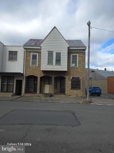 Photo of 19 Chestnut St, LEWISTOWN, PA 17044 (MLS # PAMF2052778)