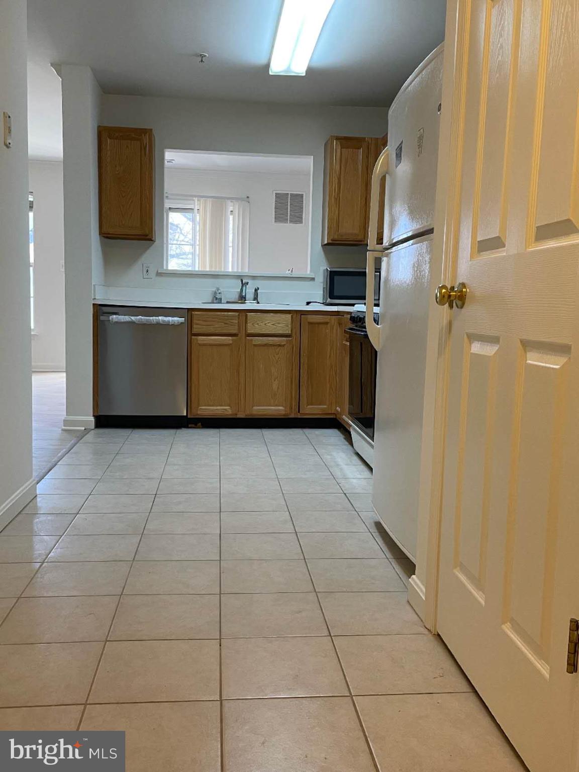 CLOVERLEAF CENTER - Residential Lease