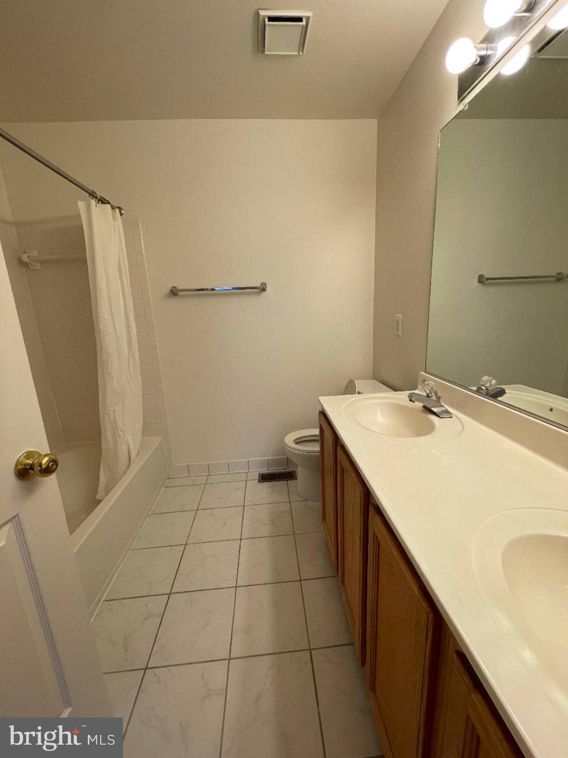 CLOVERLEAF CENTER - Residential Lease