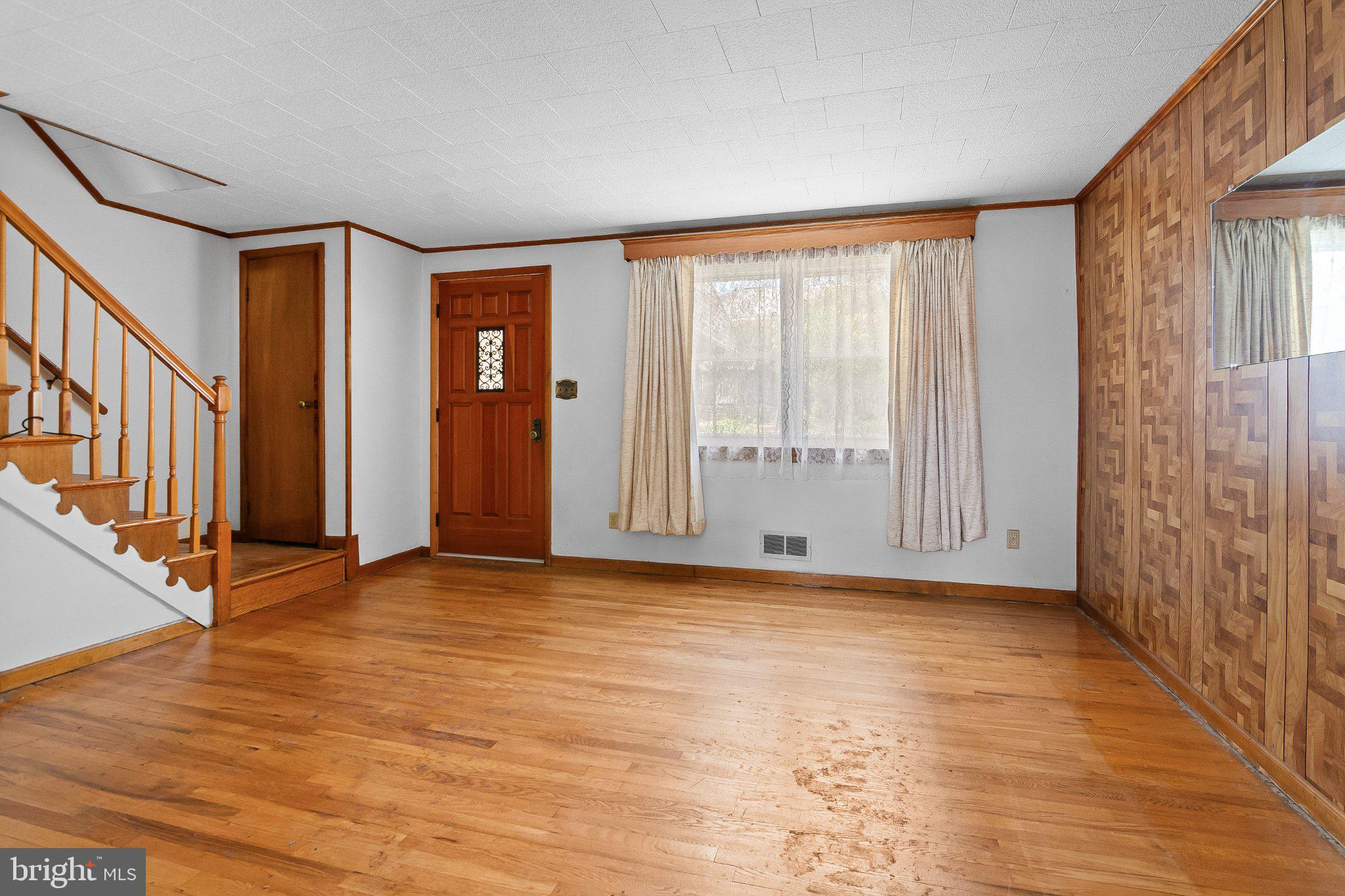 423 WESTSHIRE DRIVE