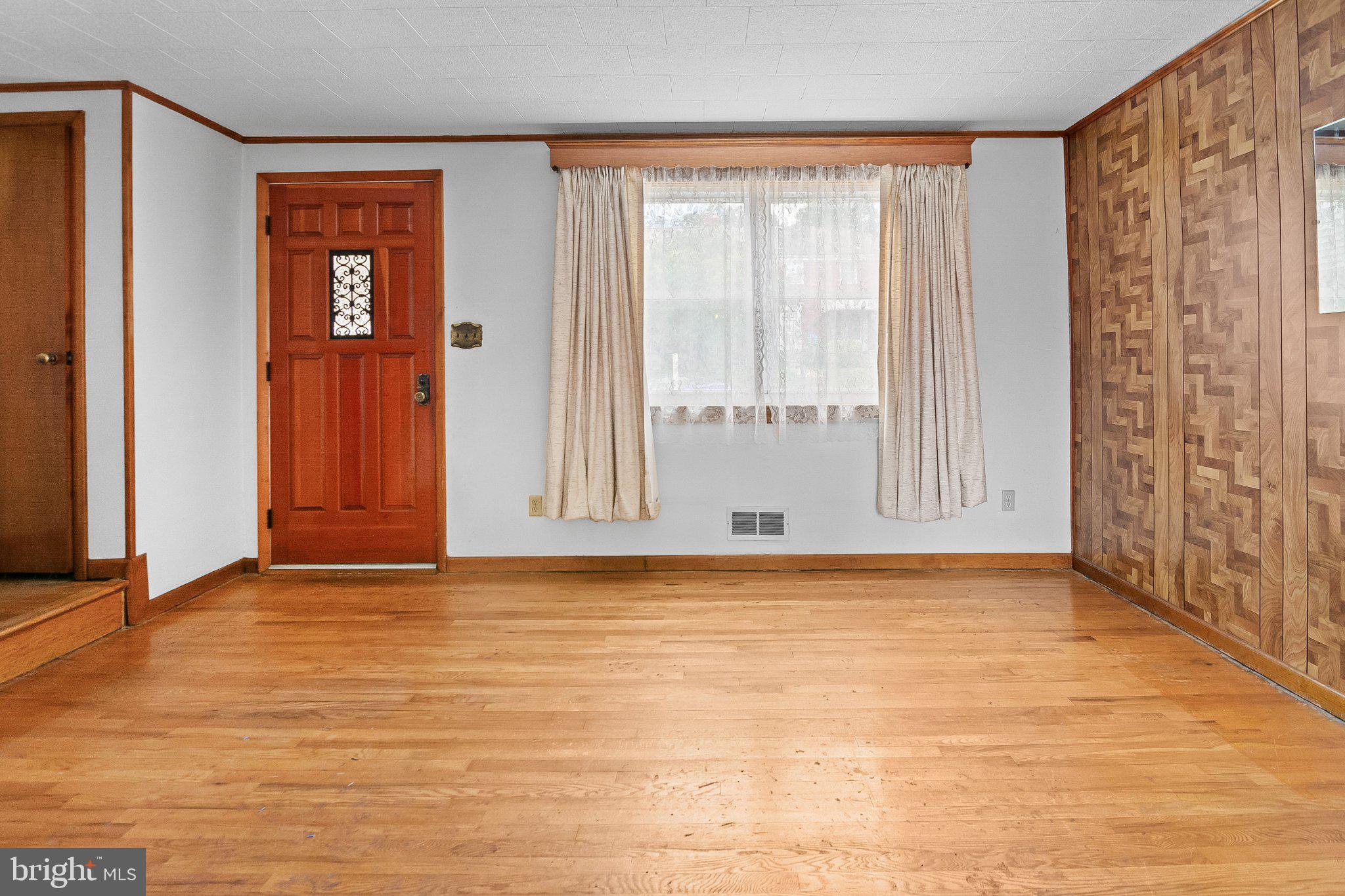 423 WESTSHIRE DRIVE