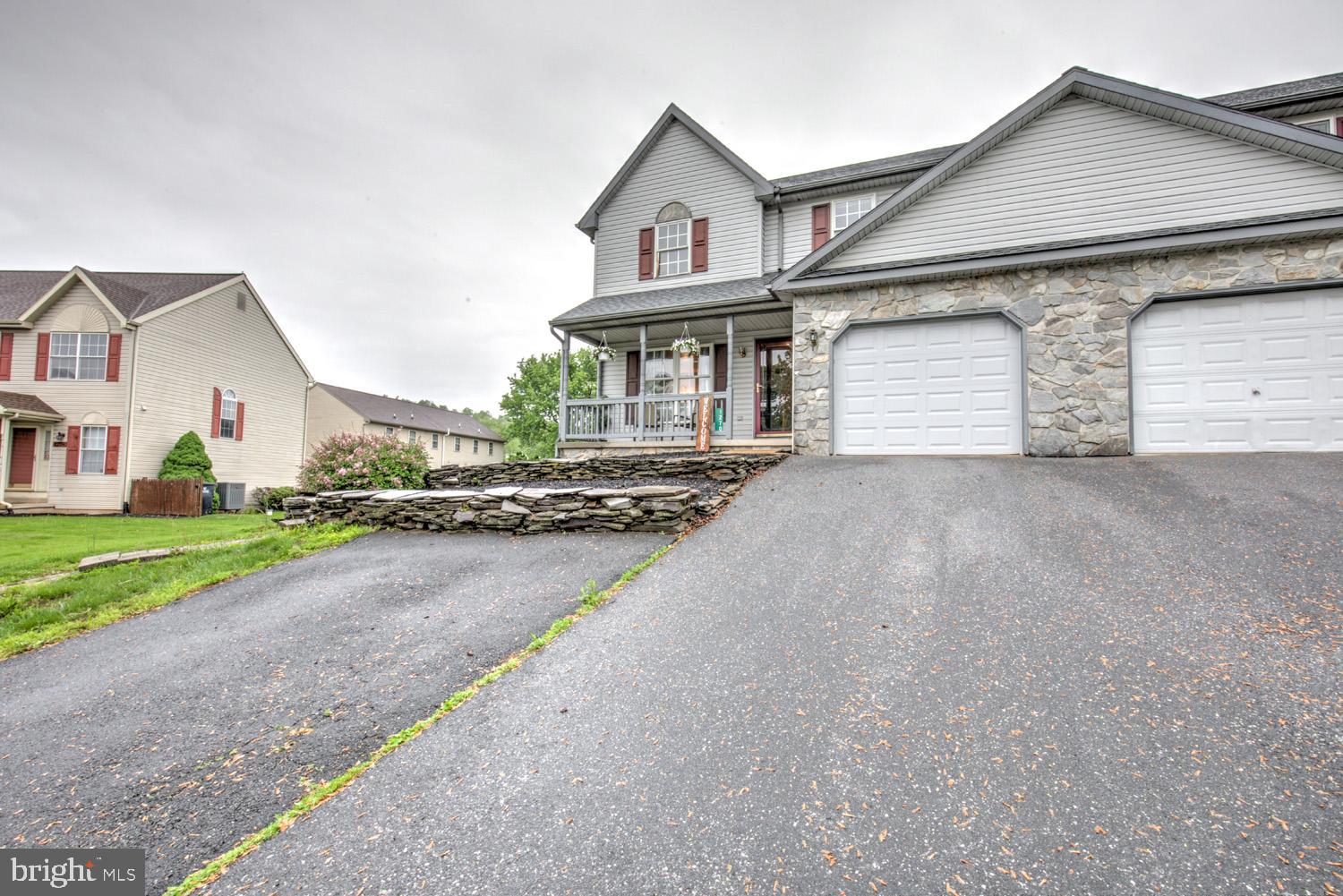 BOWMANSVILLE COMMONS - Residential