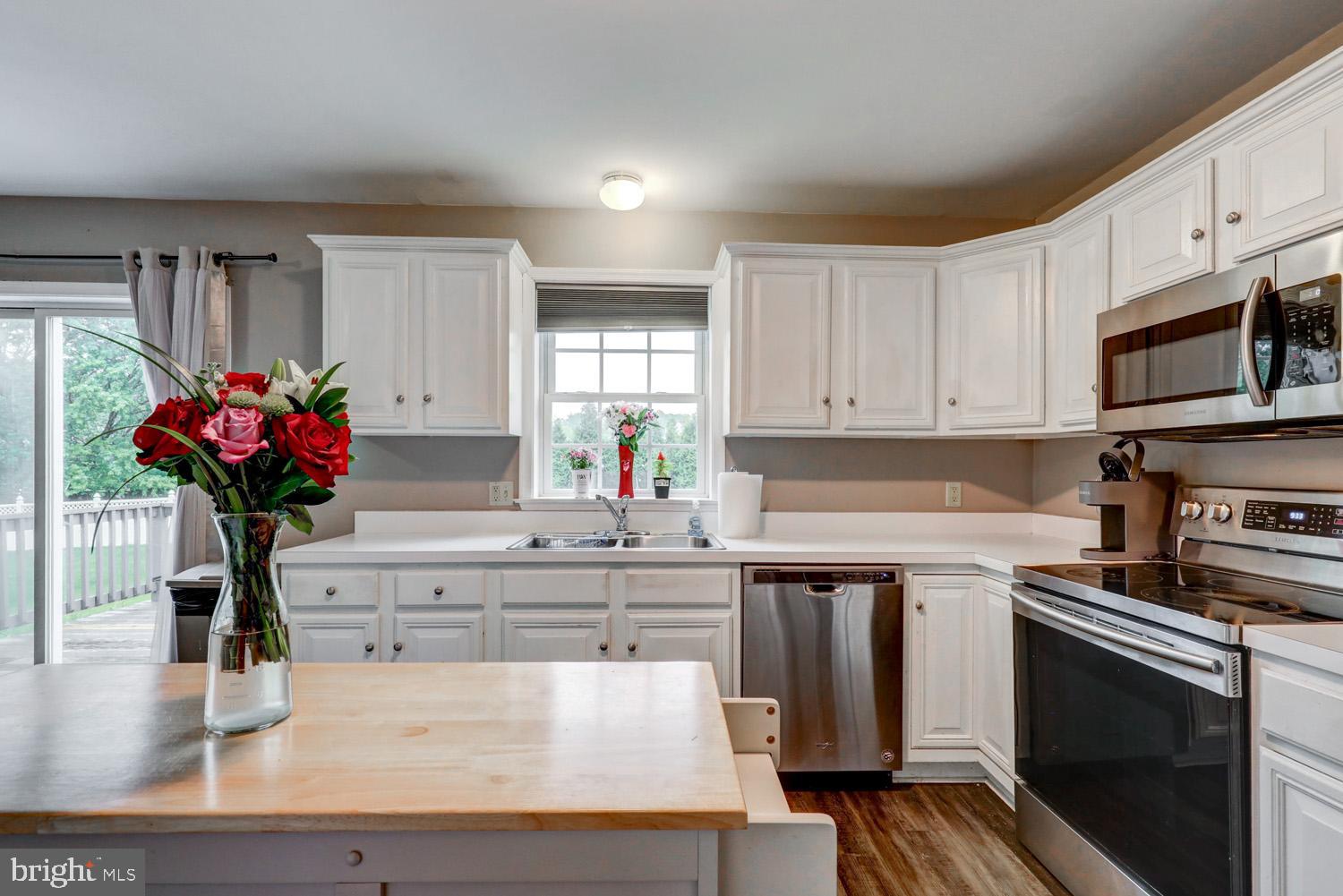 BOWMANSVILLE COMMONS - Residential