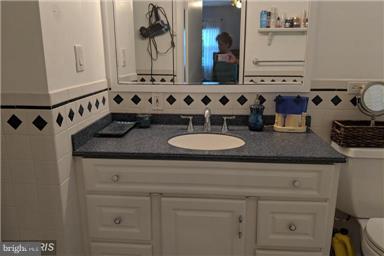 OLD CREEK ESTATES - Residential Lease