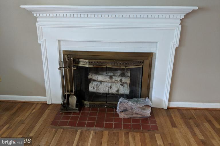 OLD CREEK ESTATES - Residential Lease