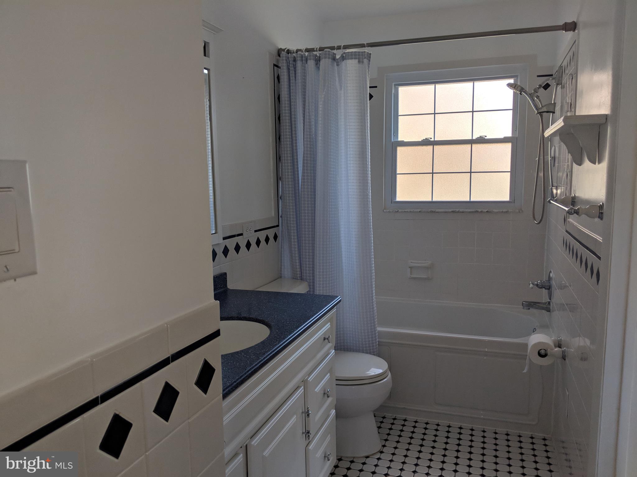 OLD CREEK ESTATES - Residential Lease