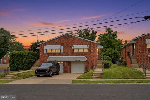 Townhouse For Sale - 17 Loney Street<br/> JENKINTOWN, PA 19046