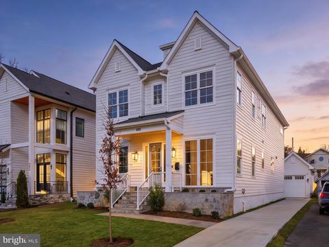 Homes For Sale - 803 N Highland Street<br/> ARLINGTON, VA 22201