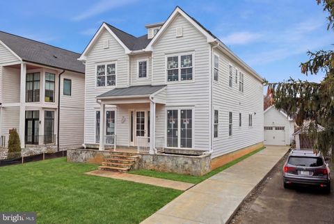 Photo of 803 N Highland Street, ARLINGTON, VA 22201 (MLS # VAAR2070074)