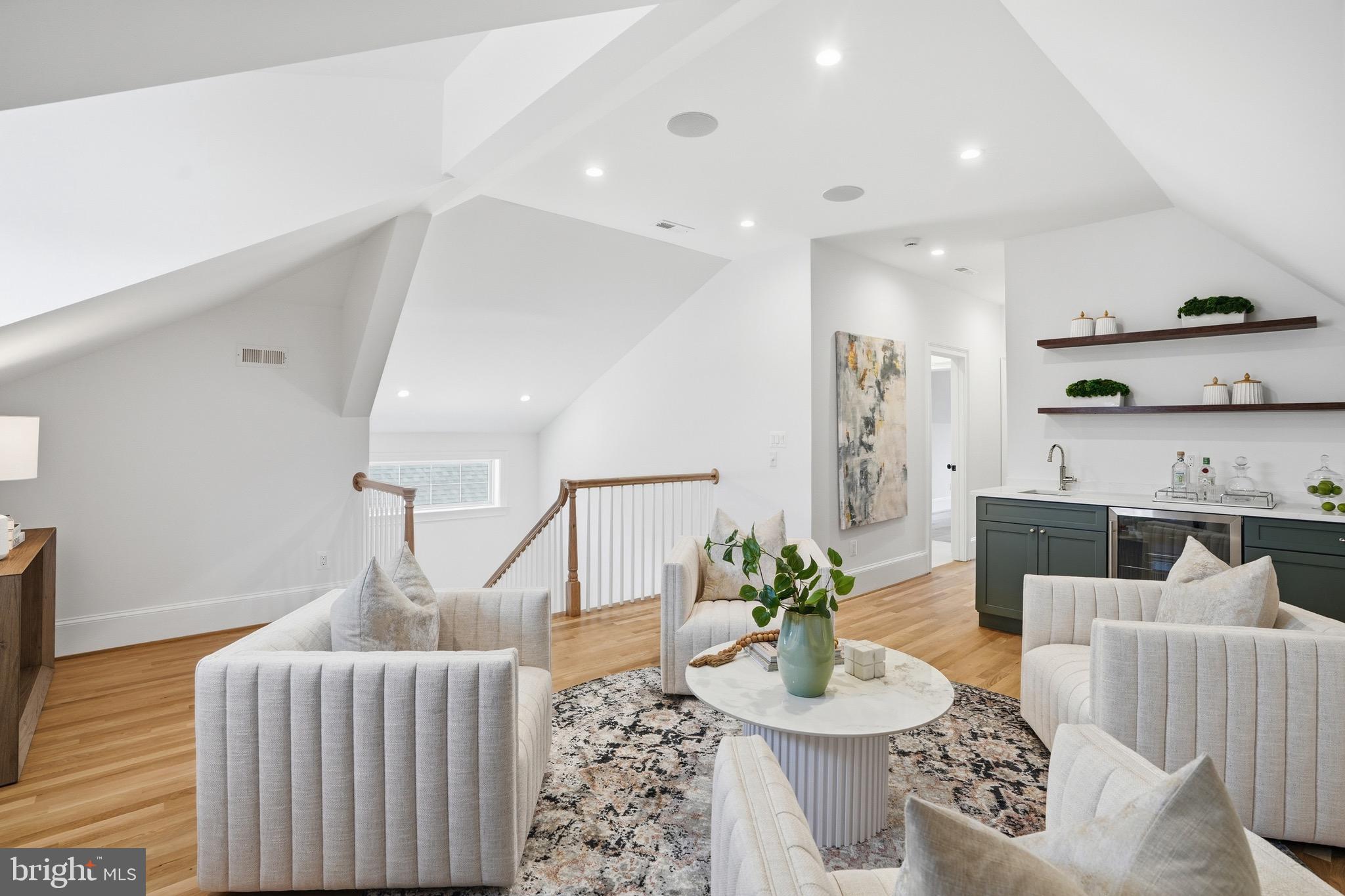 CLARENDON - Residential