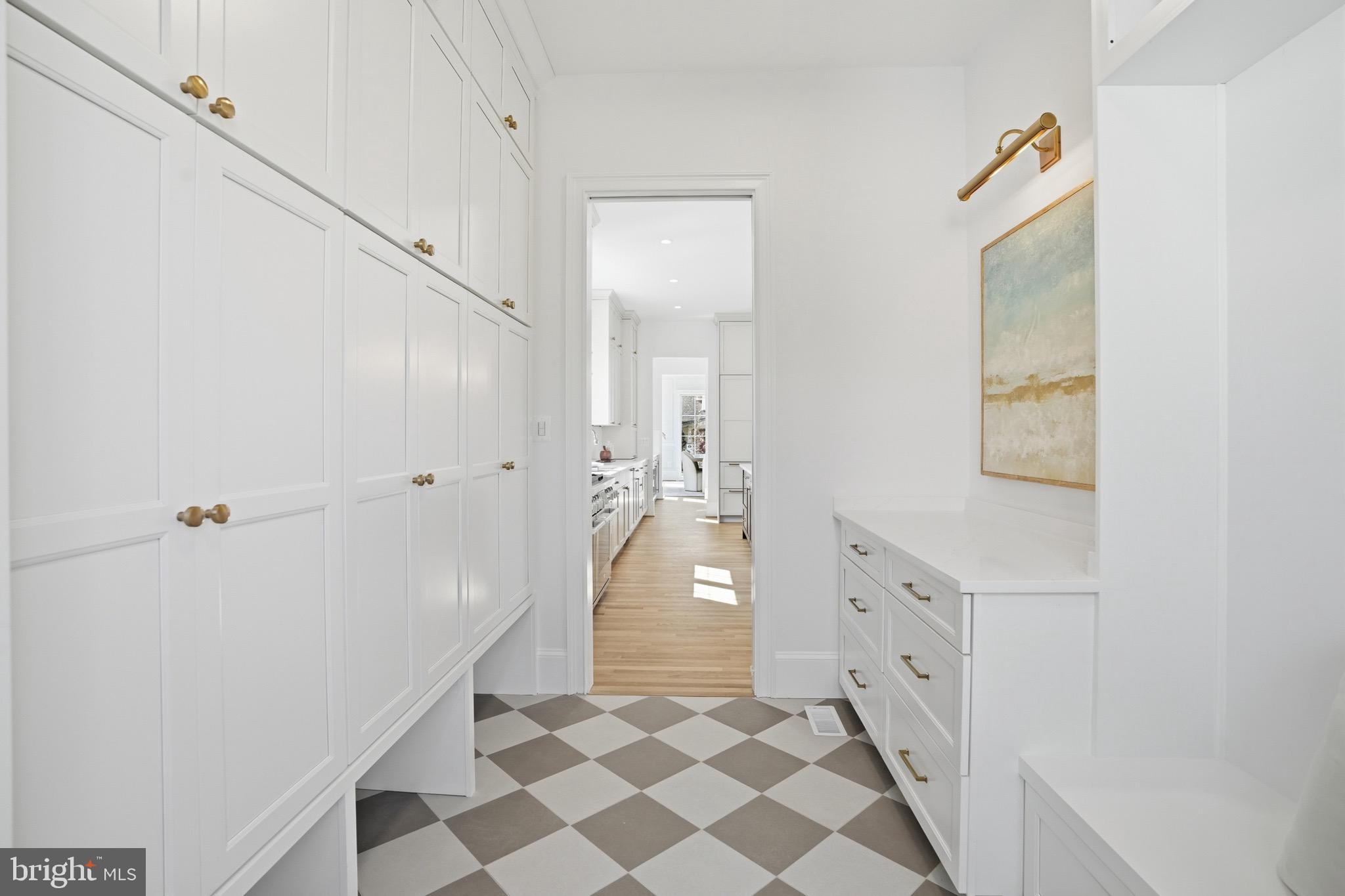 CLARENDON - Residential