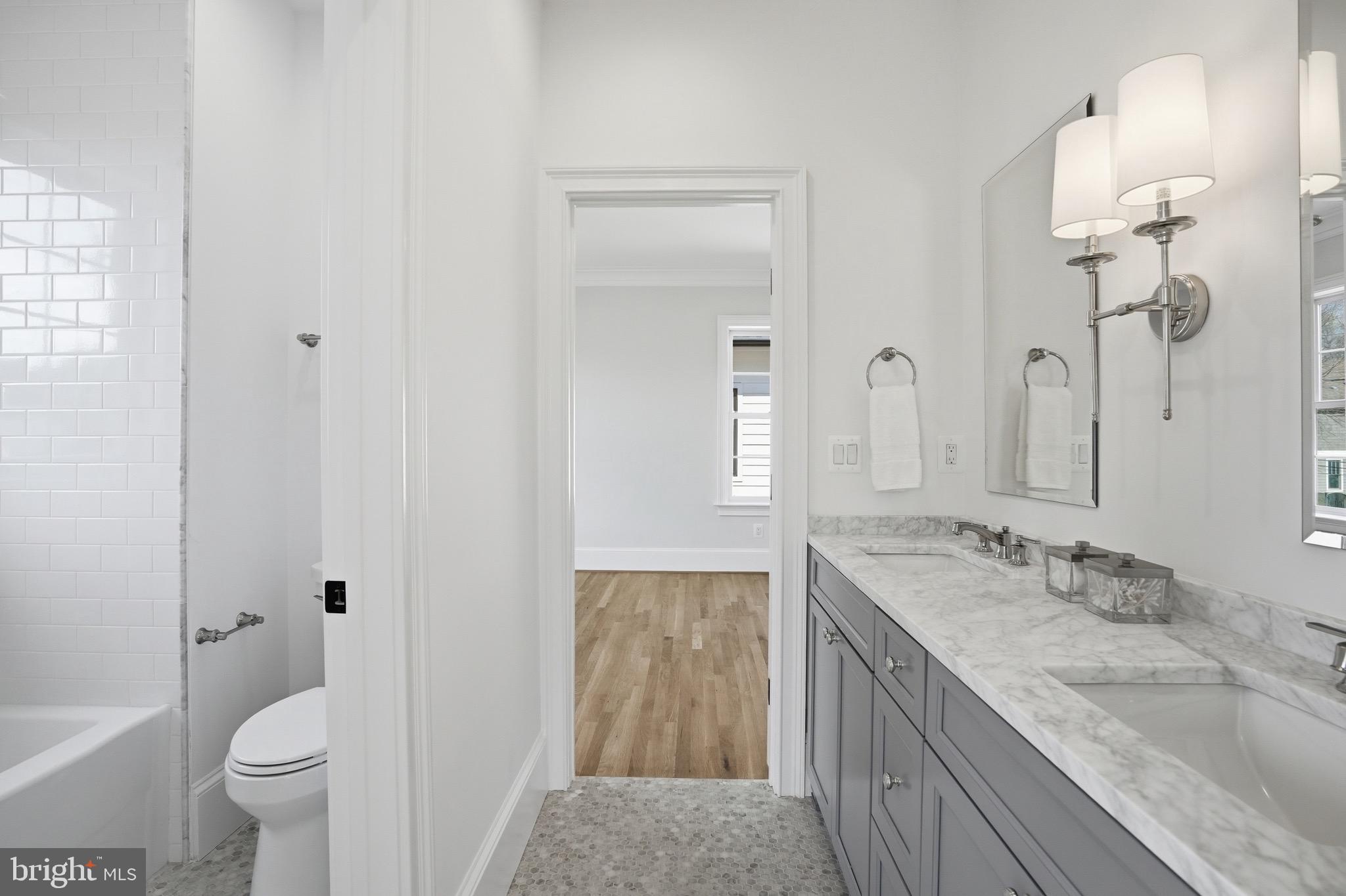 CLARENDON - Residential