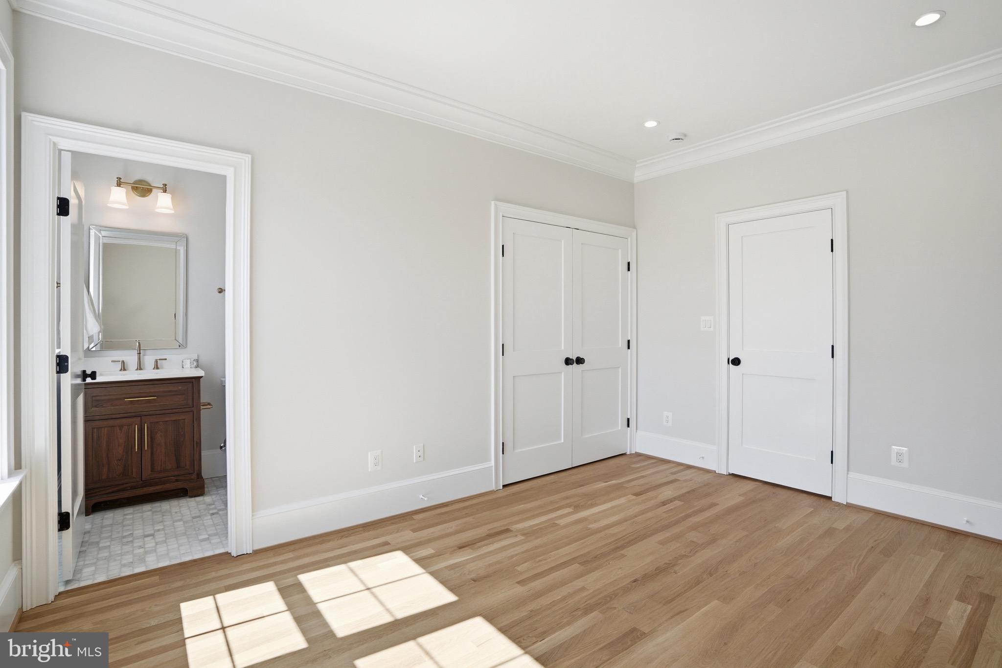 CLARENDON - Residential