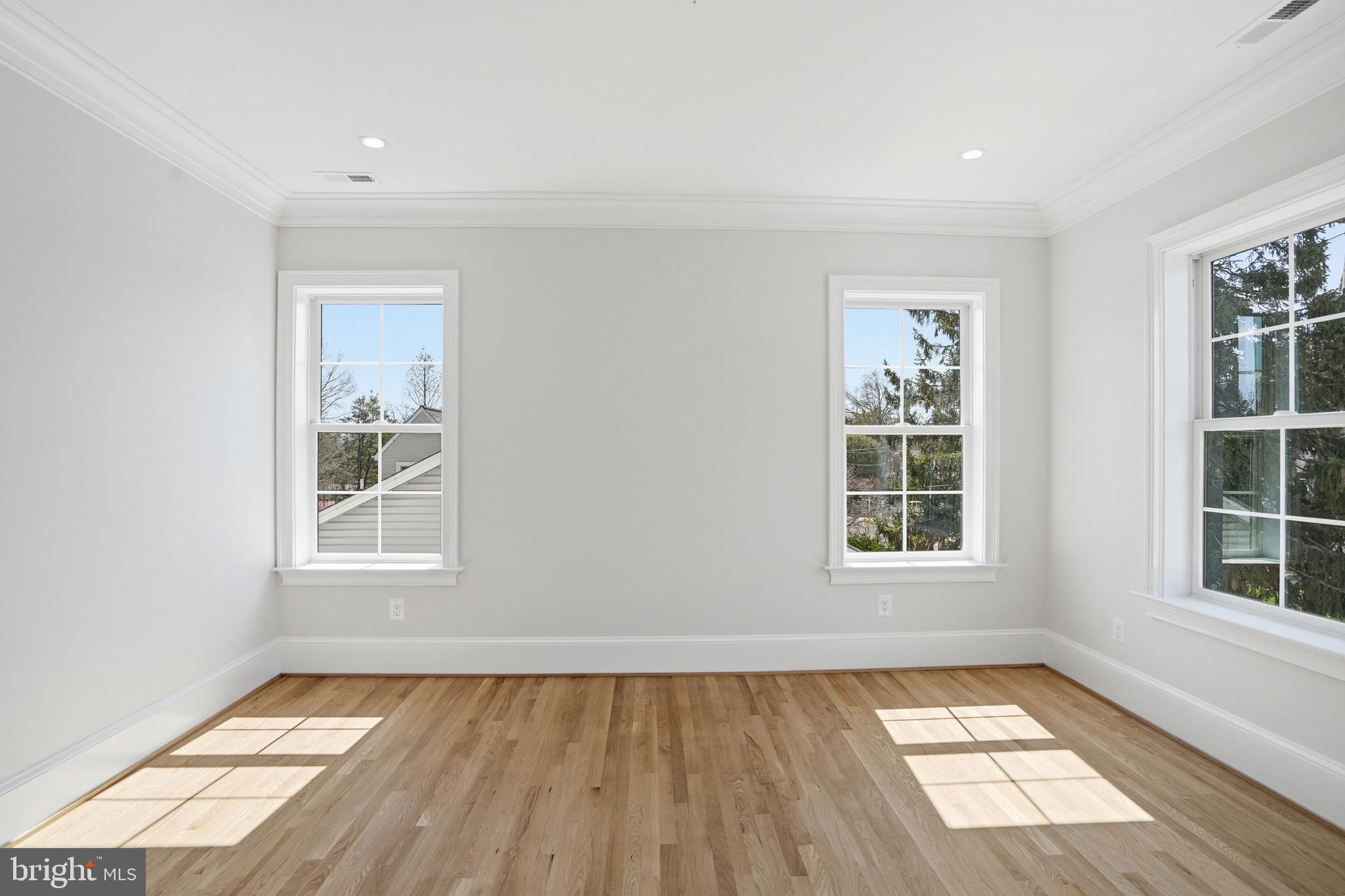 CLARENDON - Residential