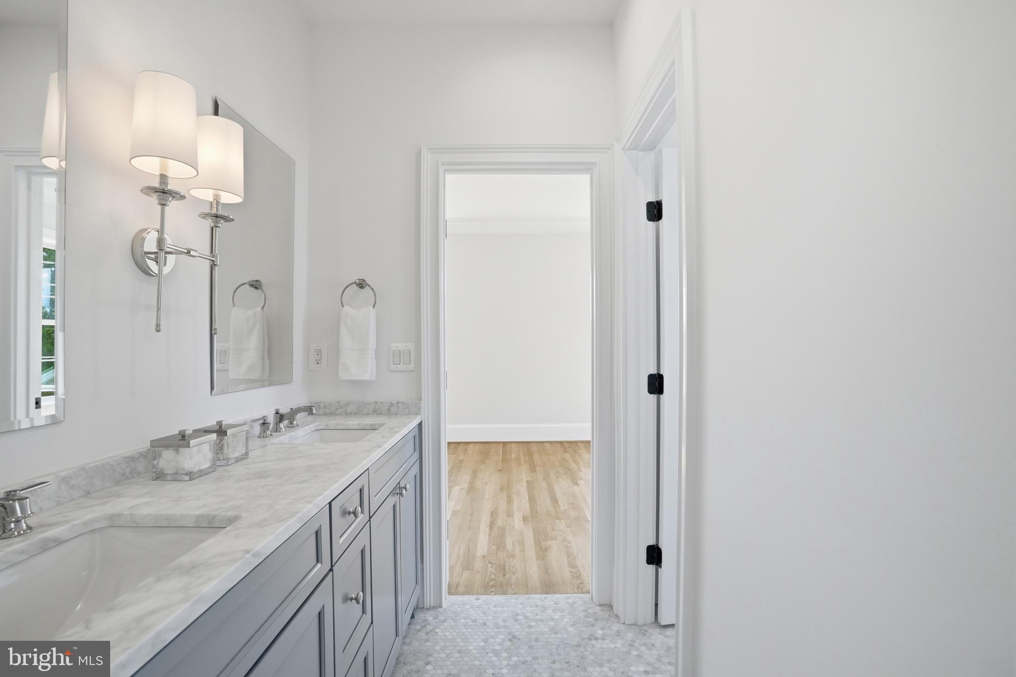 CLARENDON - Residential