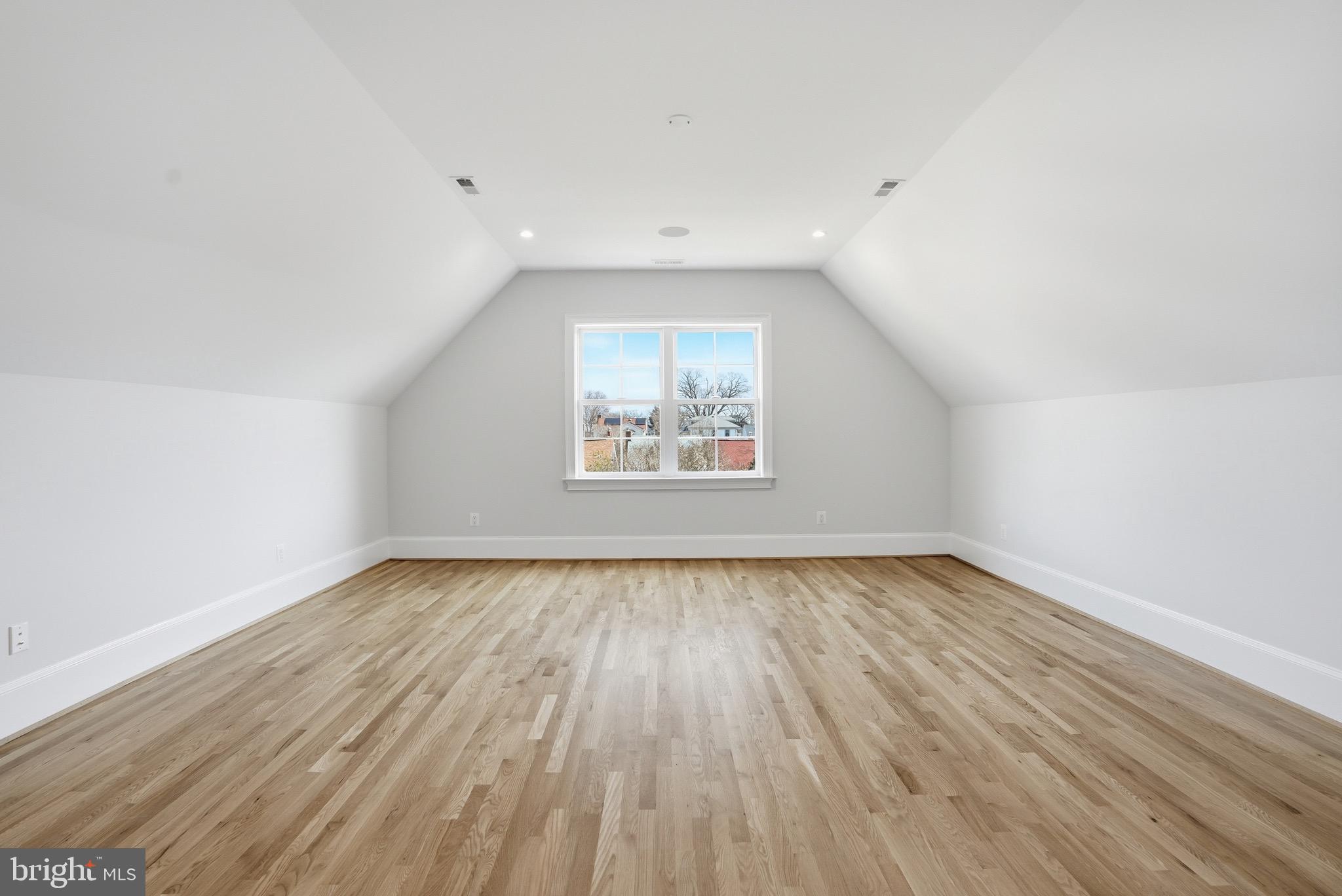 CLARENDON - Residential