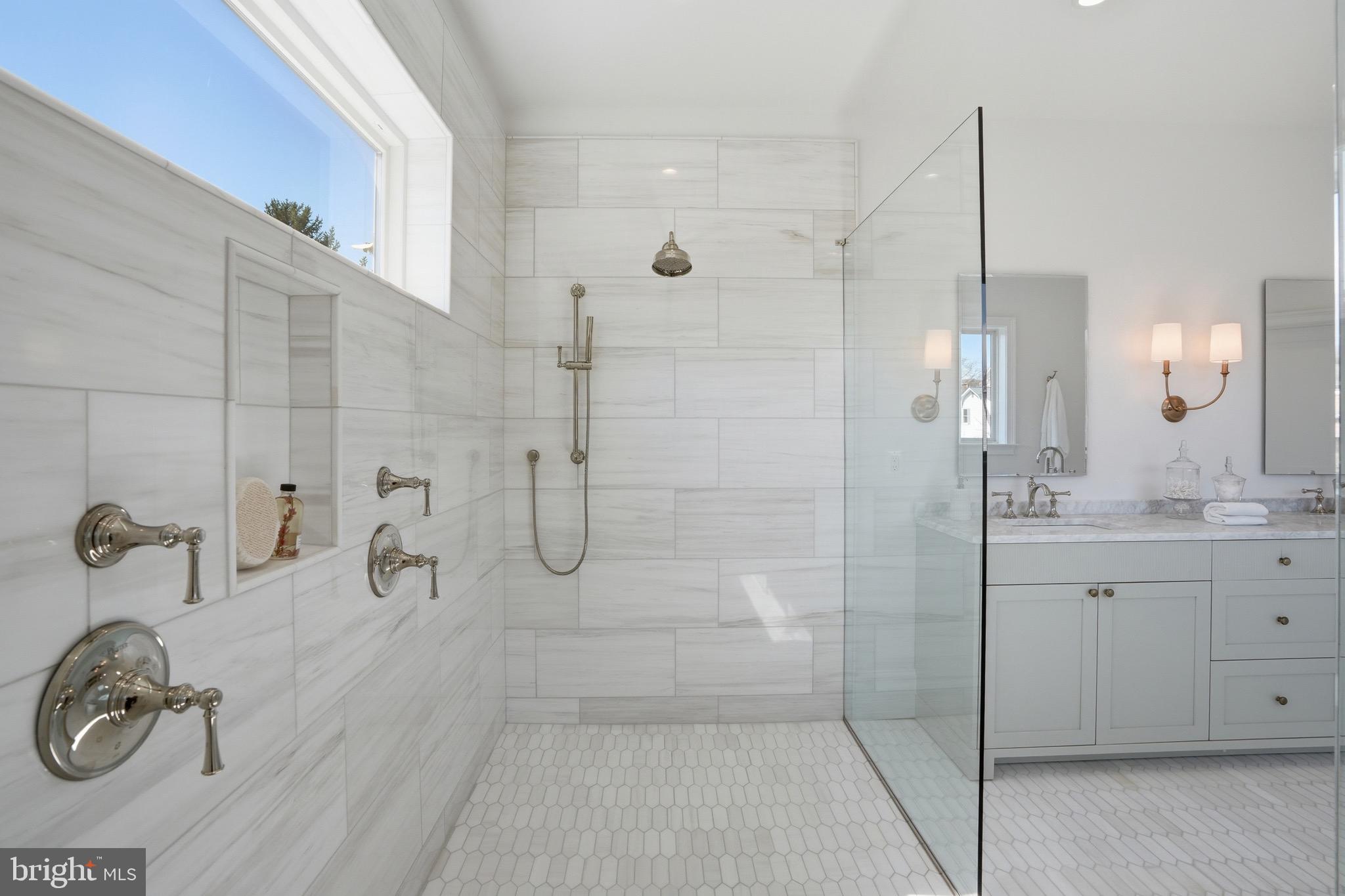 CLARENDON - Residential