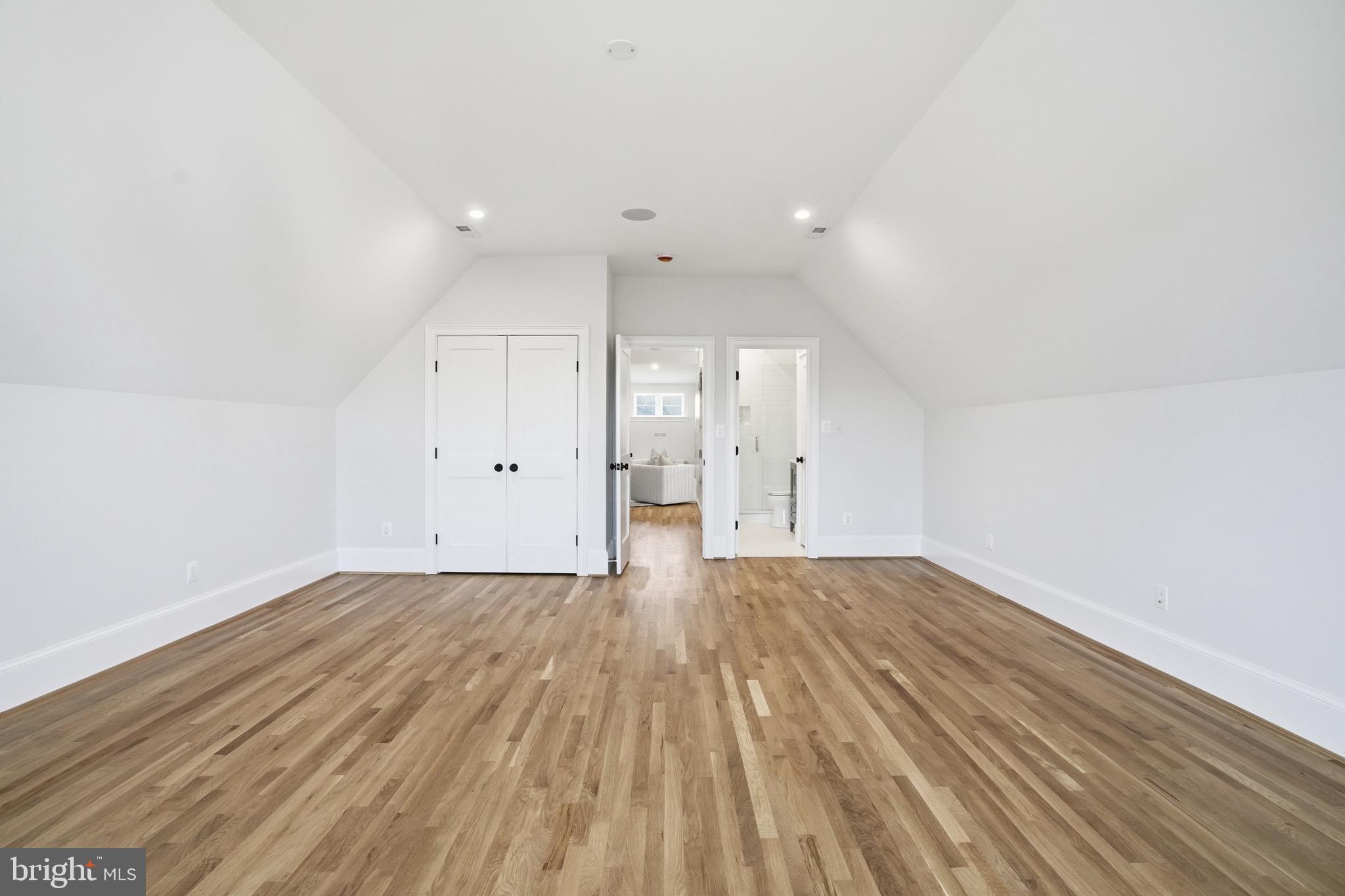 CLARENDON - Residential