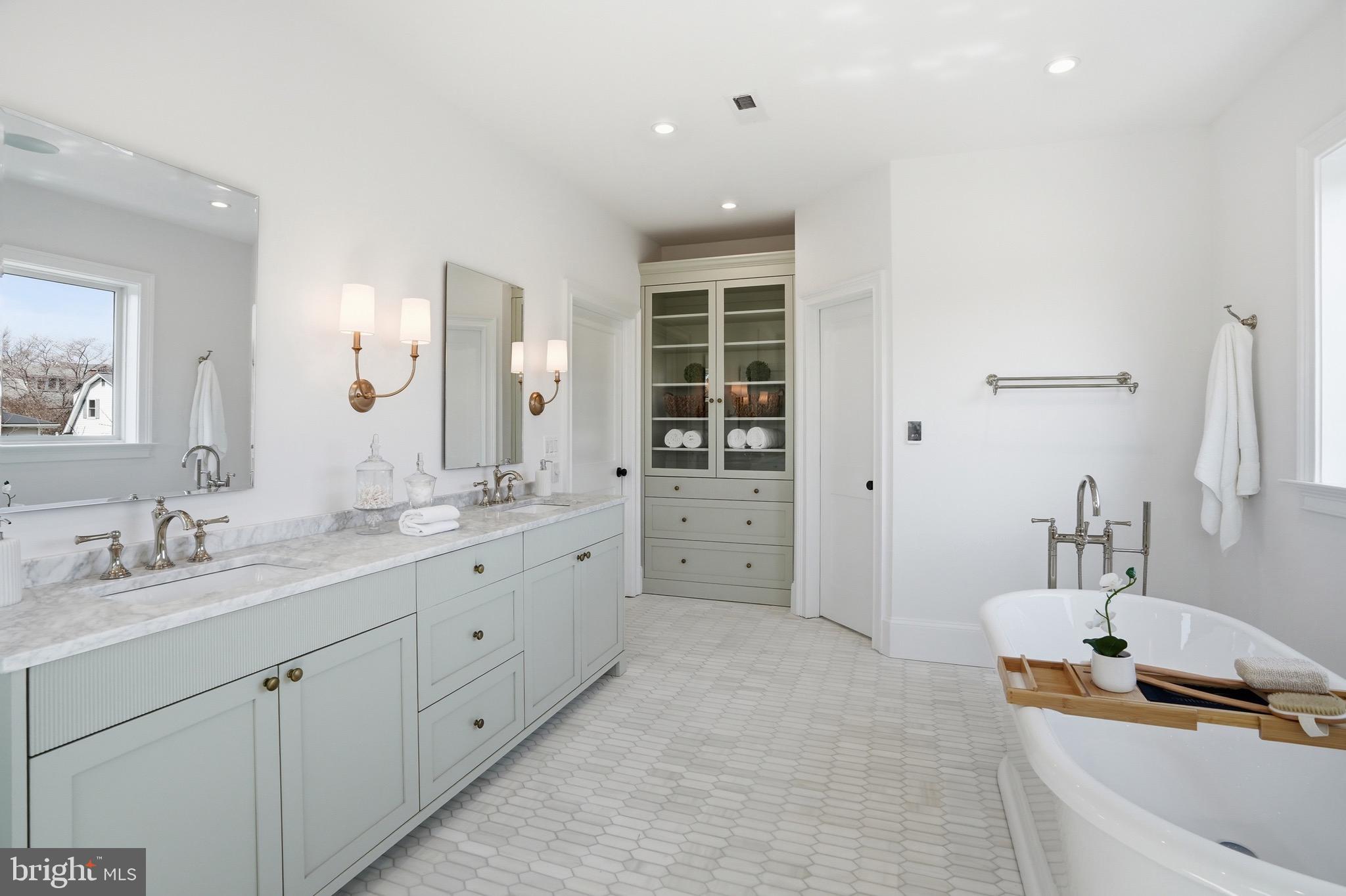 CLARENDON - Residential