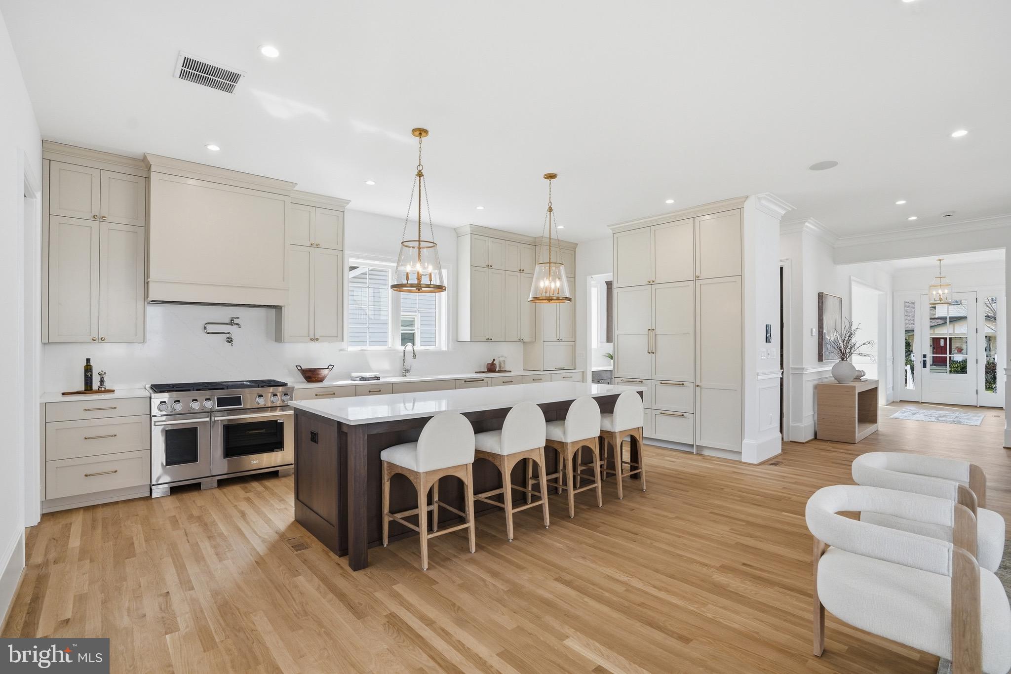 CLARENDON - Residential