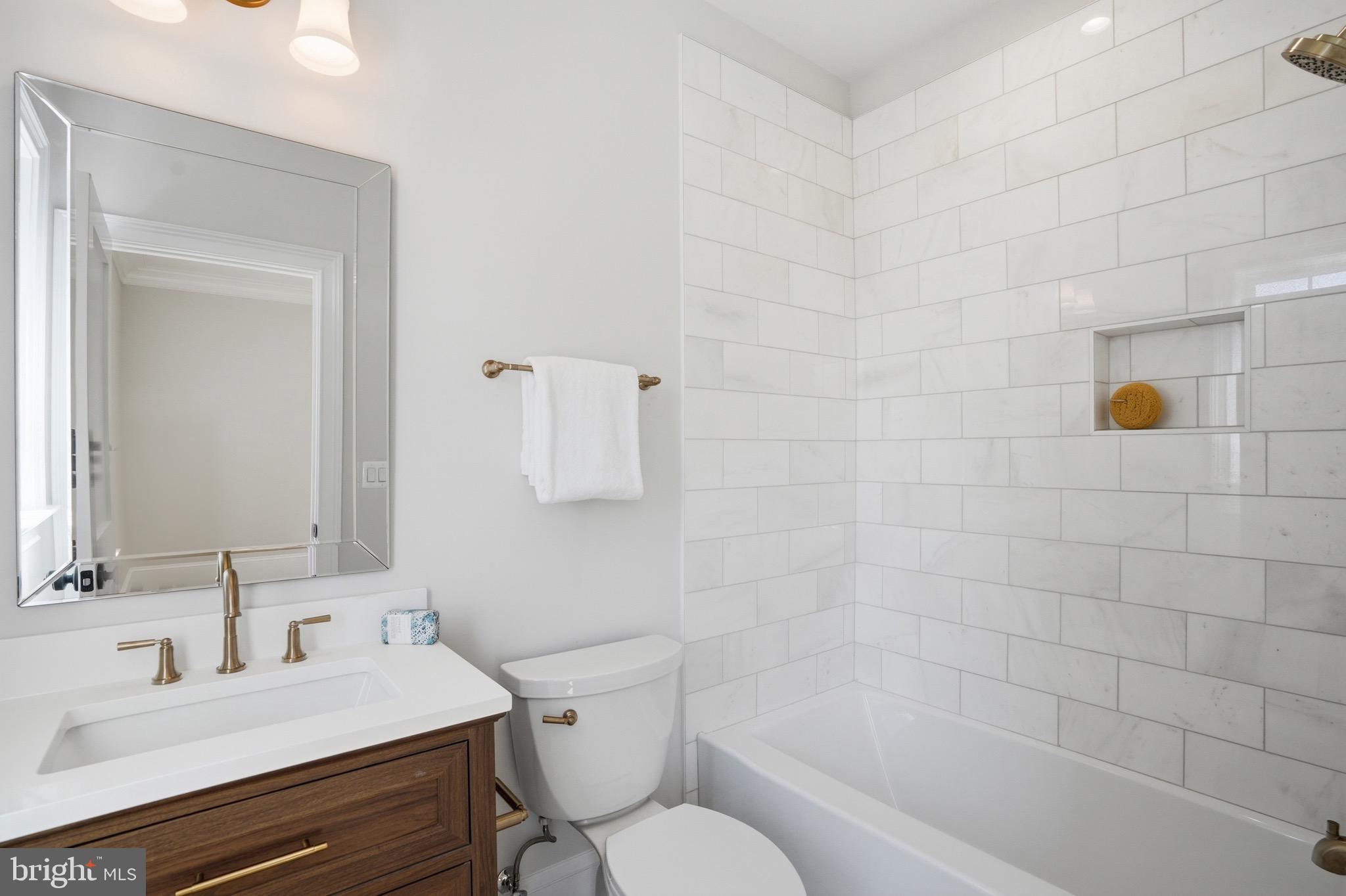 CLARENDON - Residential