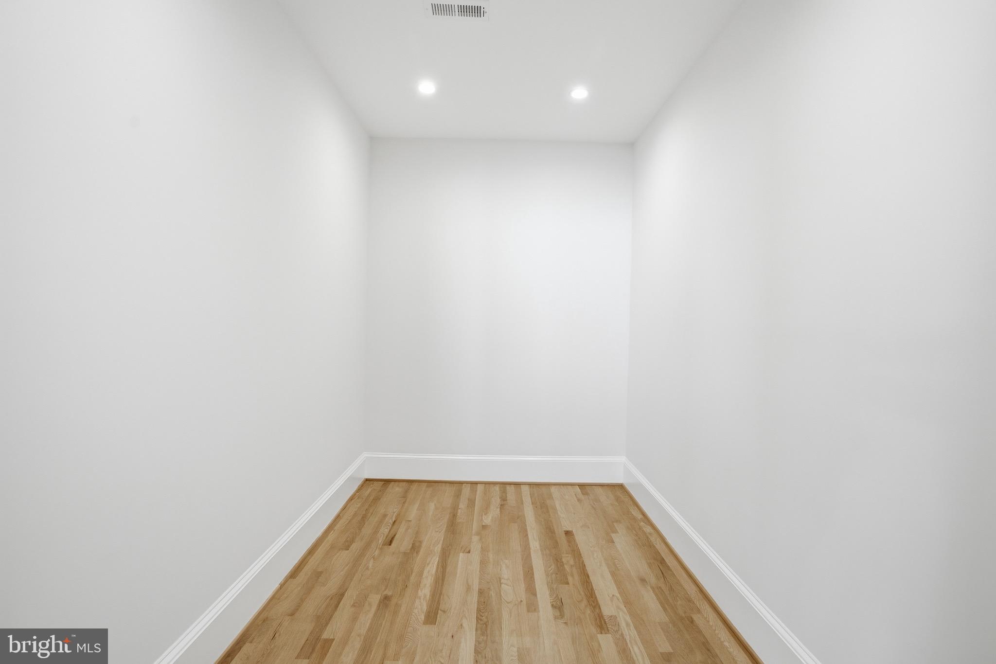 CLARENDON - Residential