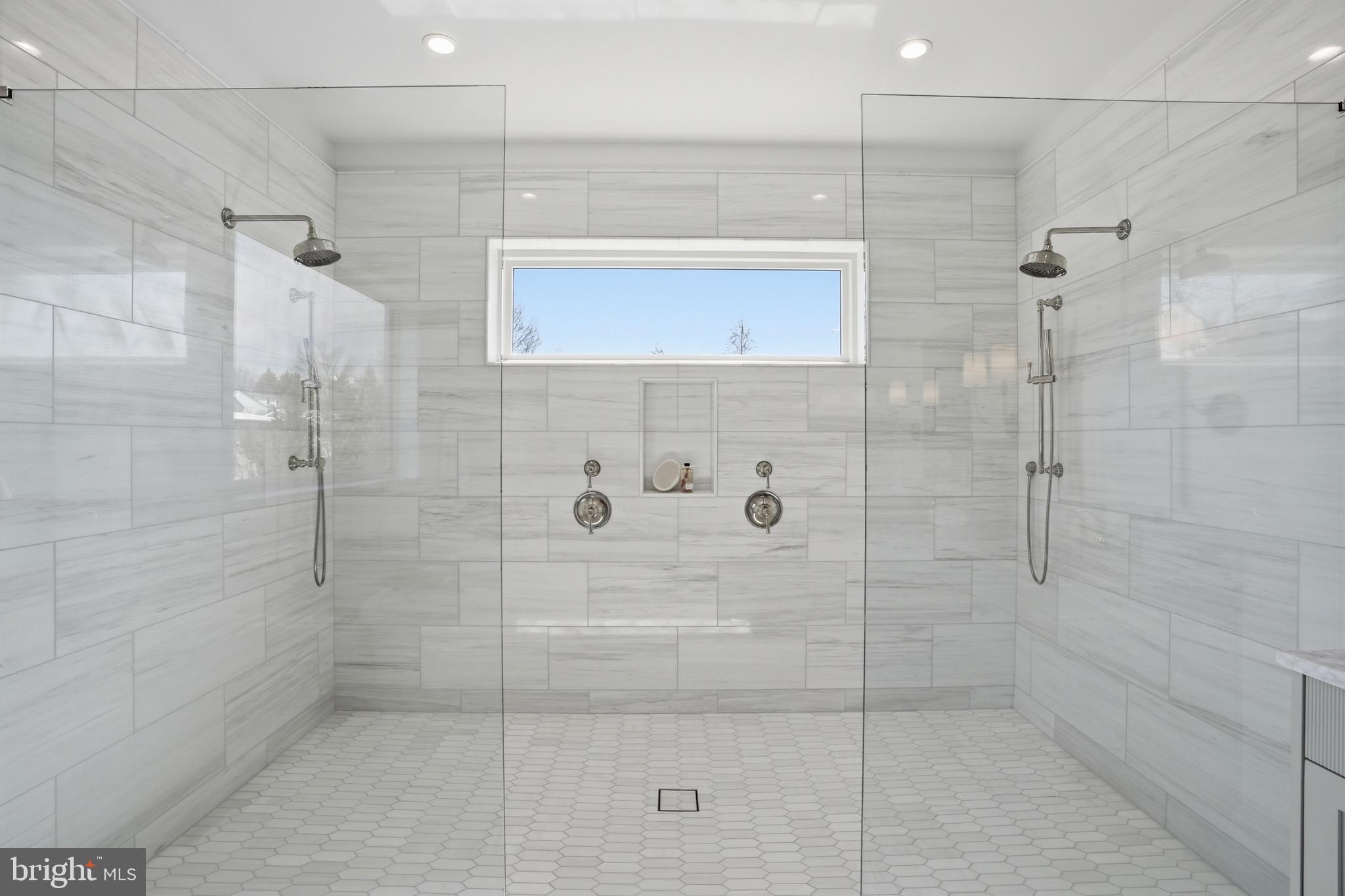 CLARENDON - Residential