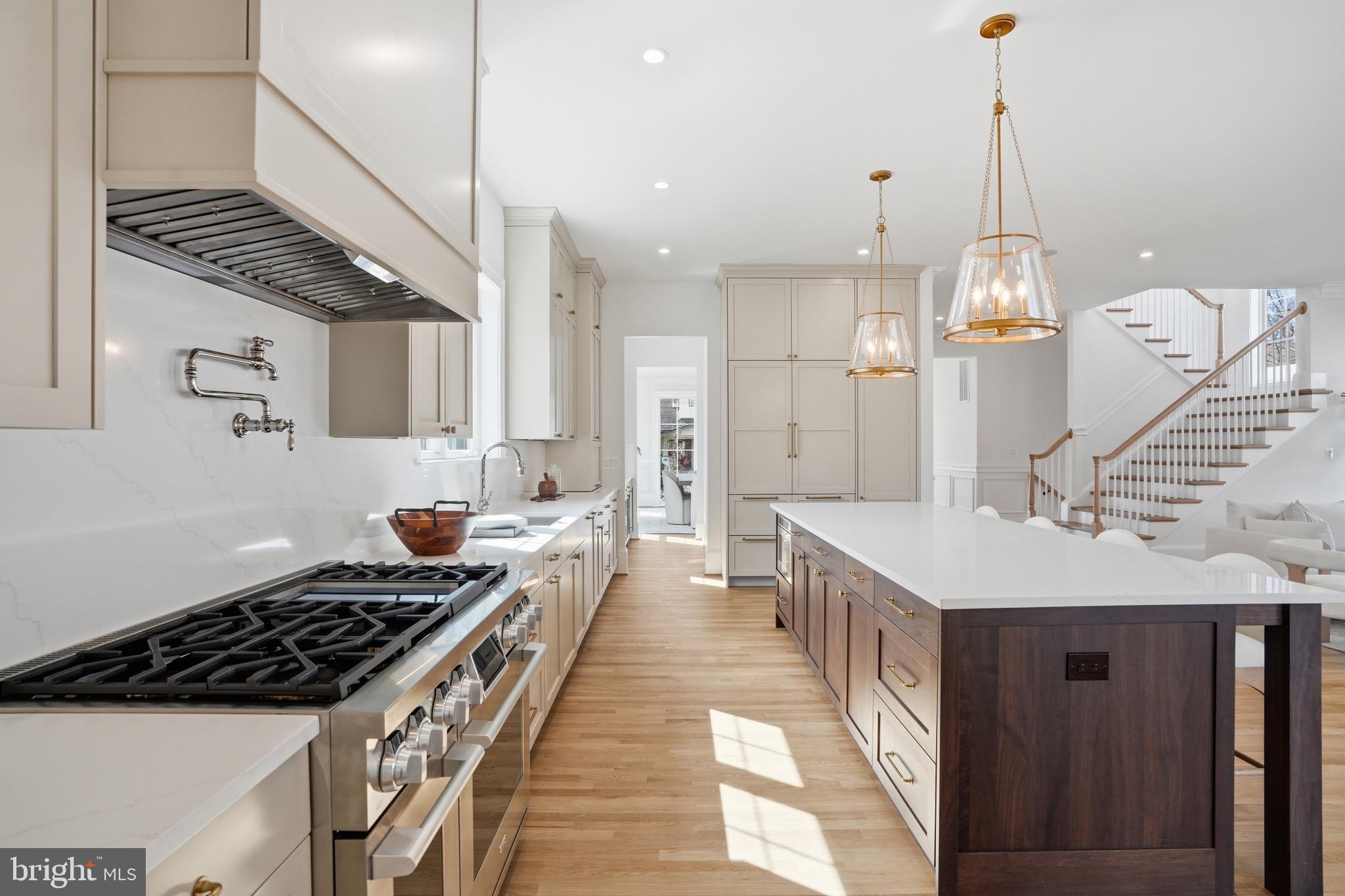 CLARENDON - Residential