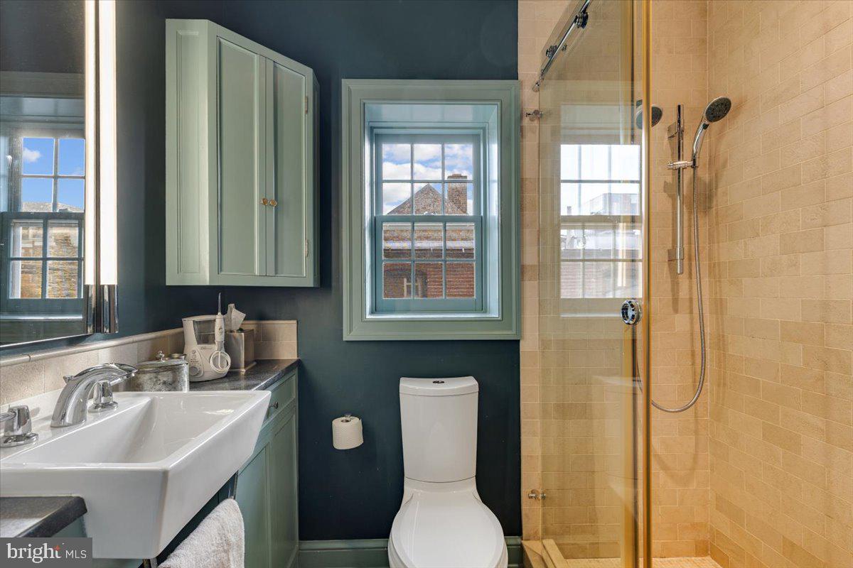 OLD TOWN ALEXANDRIA - Residential Income