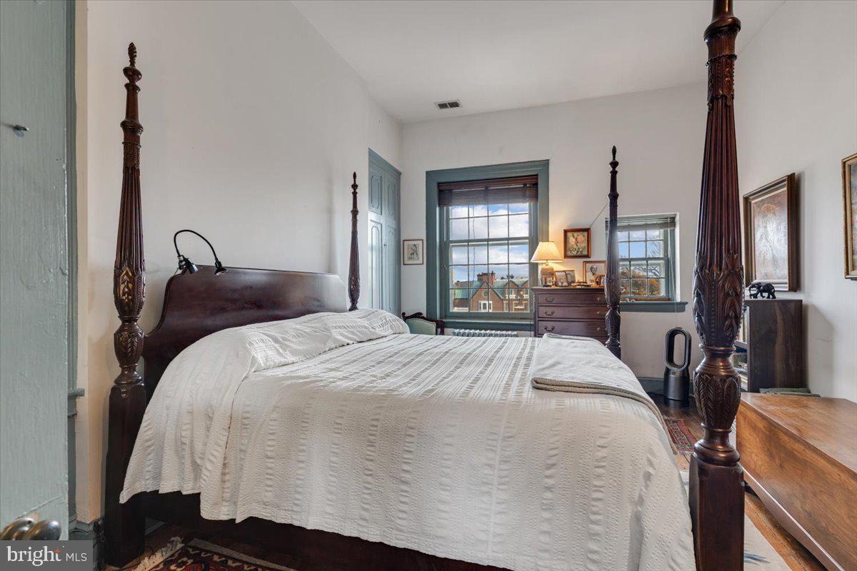 OLD TOWN ALEXANDRIA - Residential Income