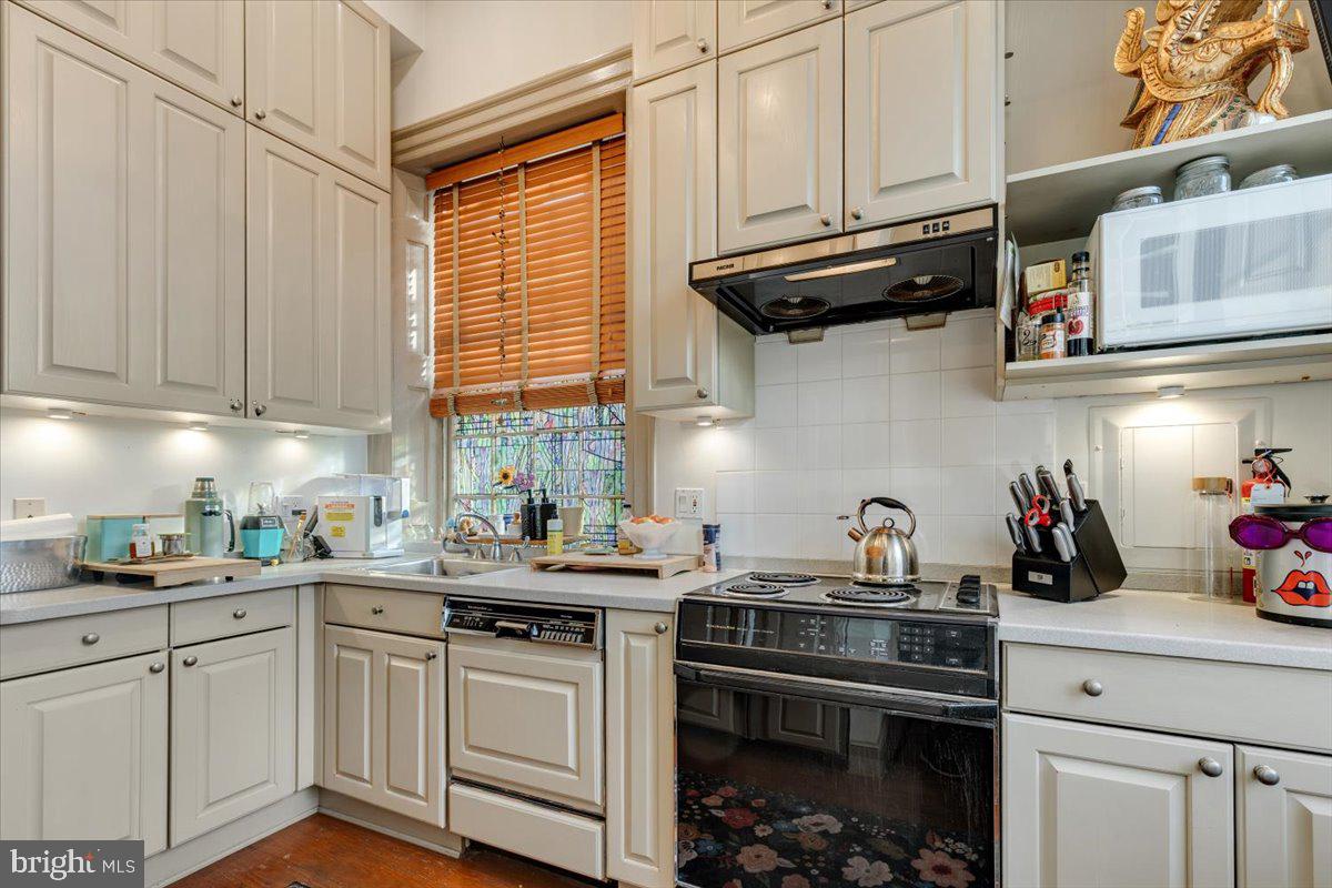 OLD TOWN ALEXANDRIA - Residential Income