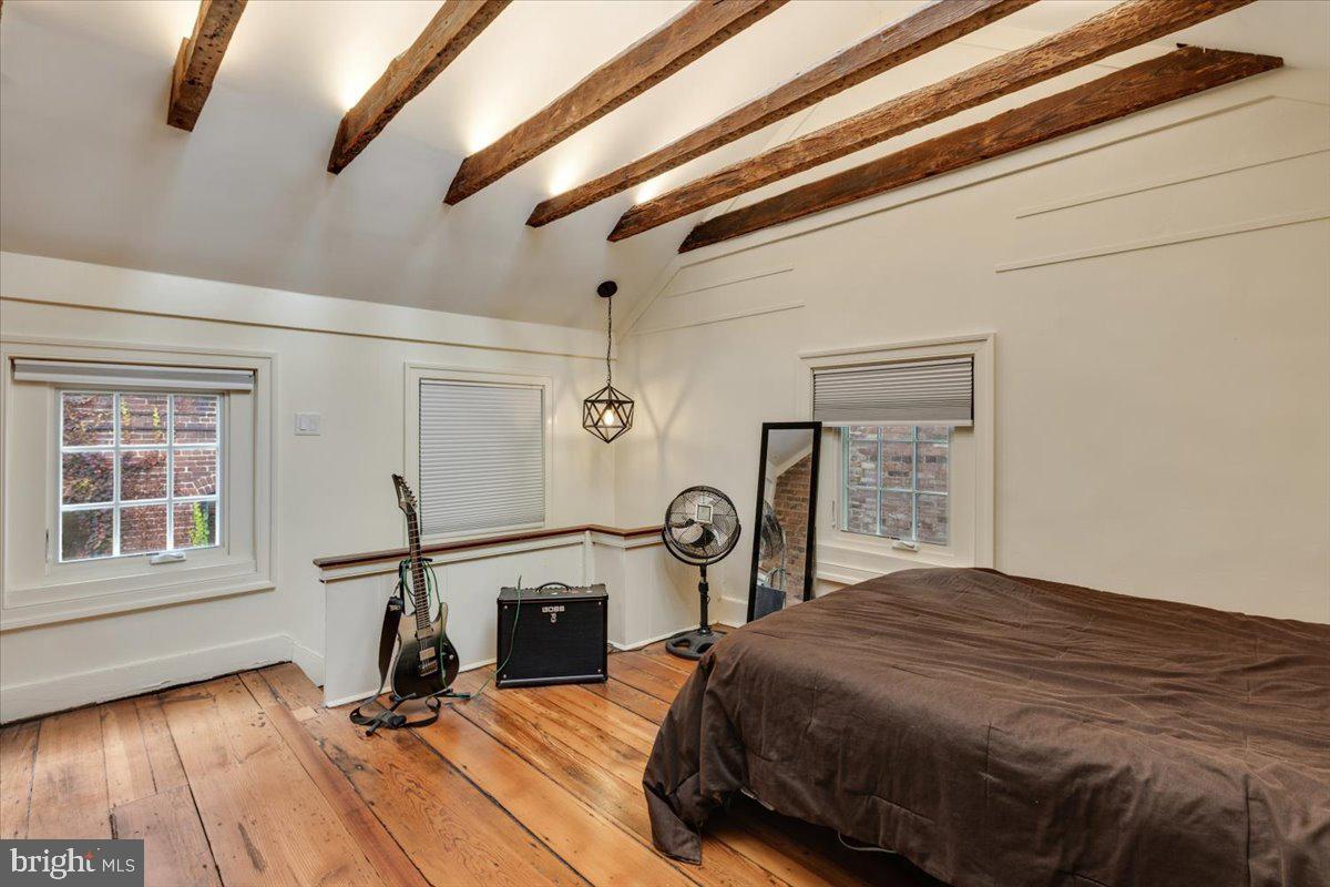 OLD TOWN ALEXANDRIA - Residential Income