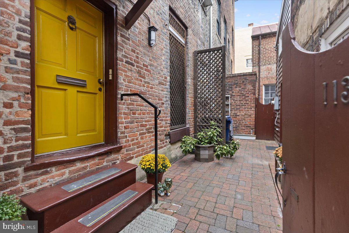 113 N FAIRFAX STREET