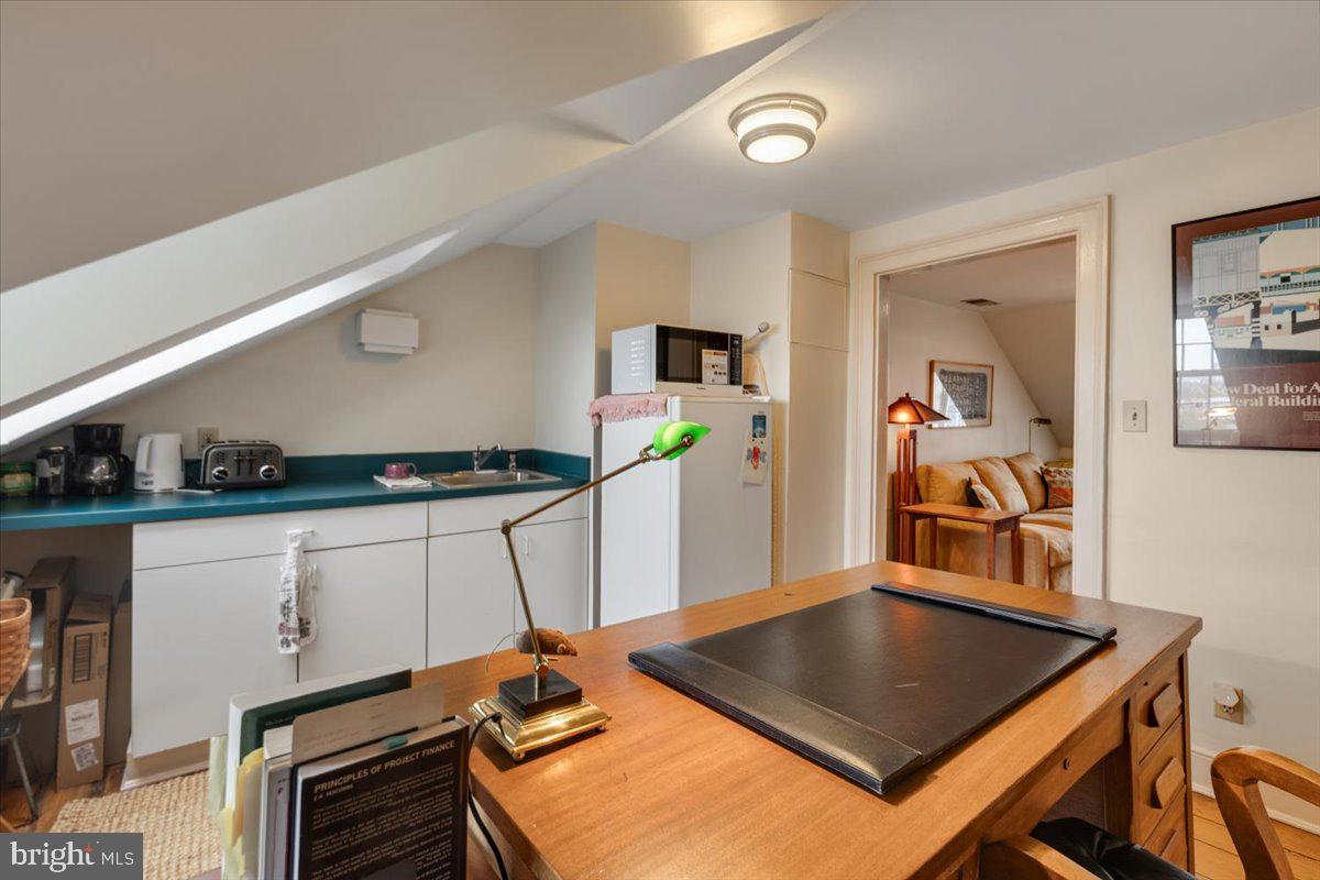 OLD TOWN ALEXANDRIA - Residential Income