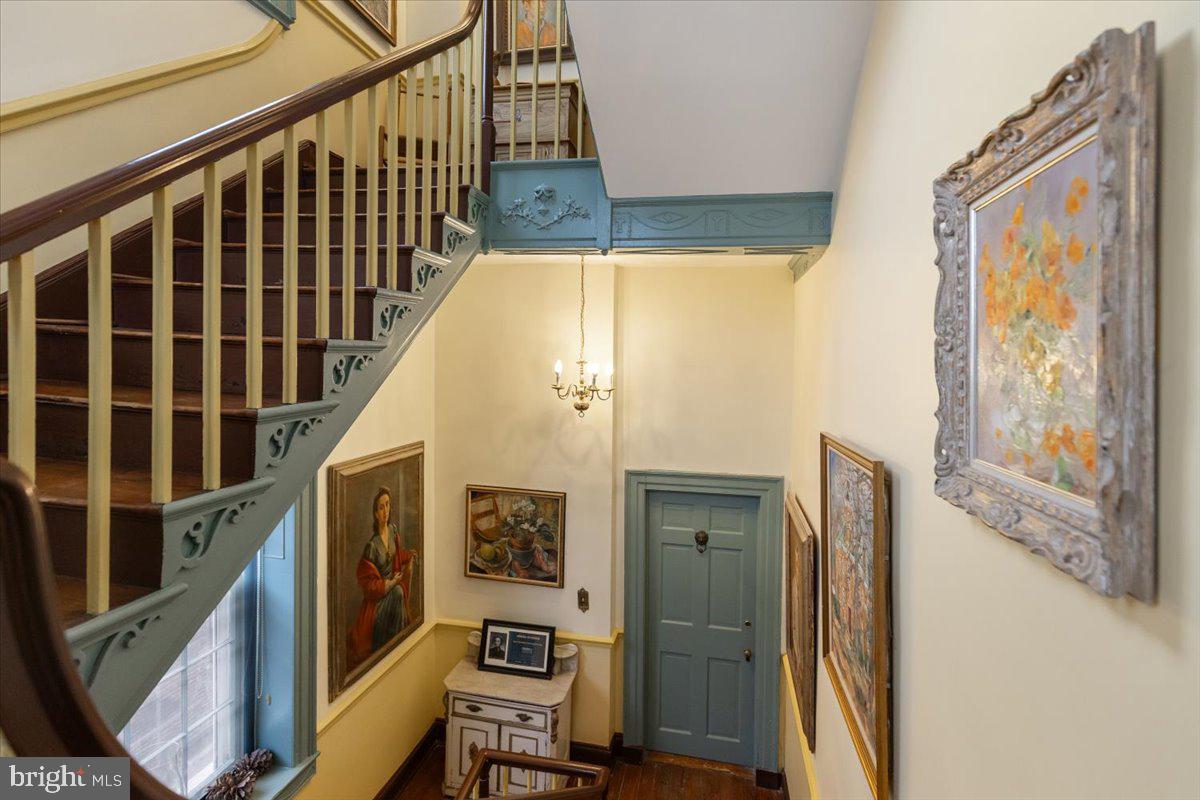 OLD TOWN ALEXANDRIA - Residential Income