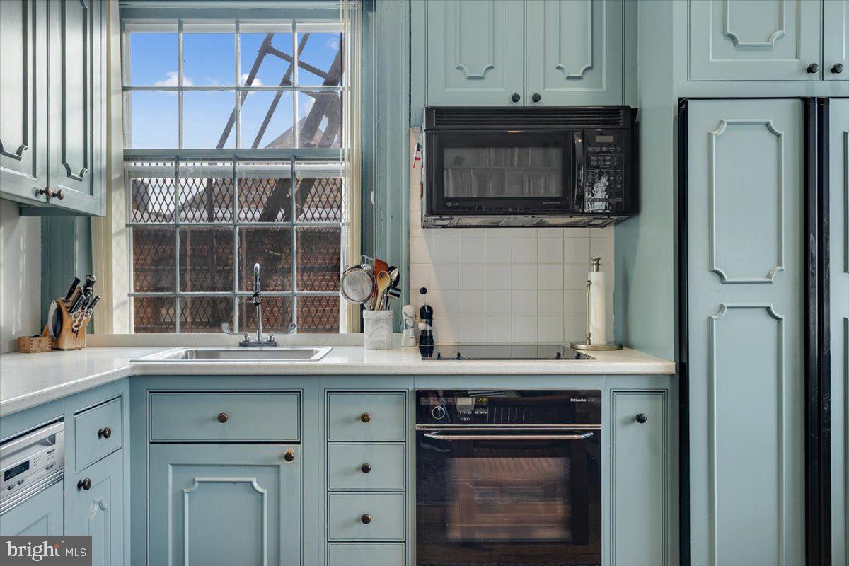 OLD TOWN ALEXANDRIA - Residential Income