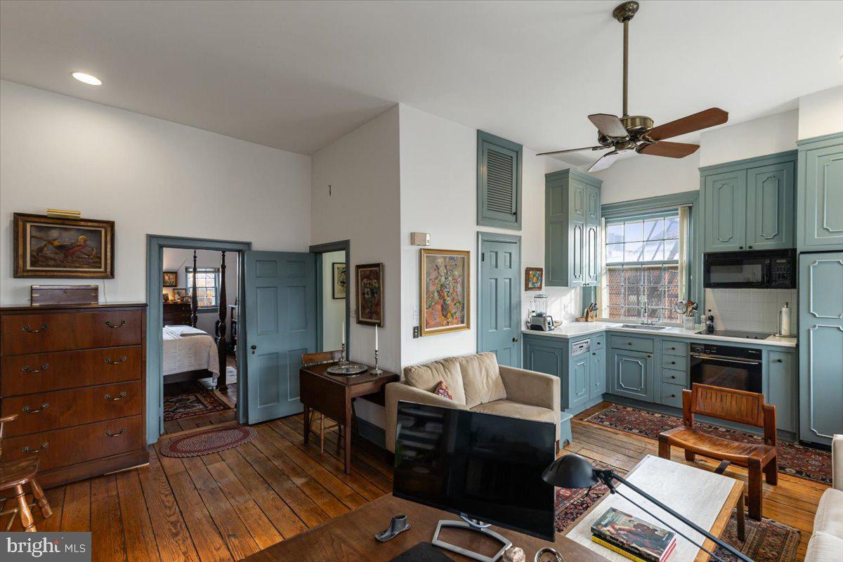 OLD TOWN ALEXANDRIA - Residential Income