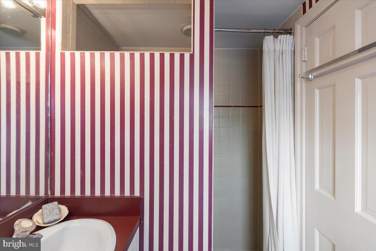 OLD TOWN ALEXANDRIA - Residential Income