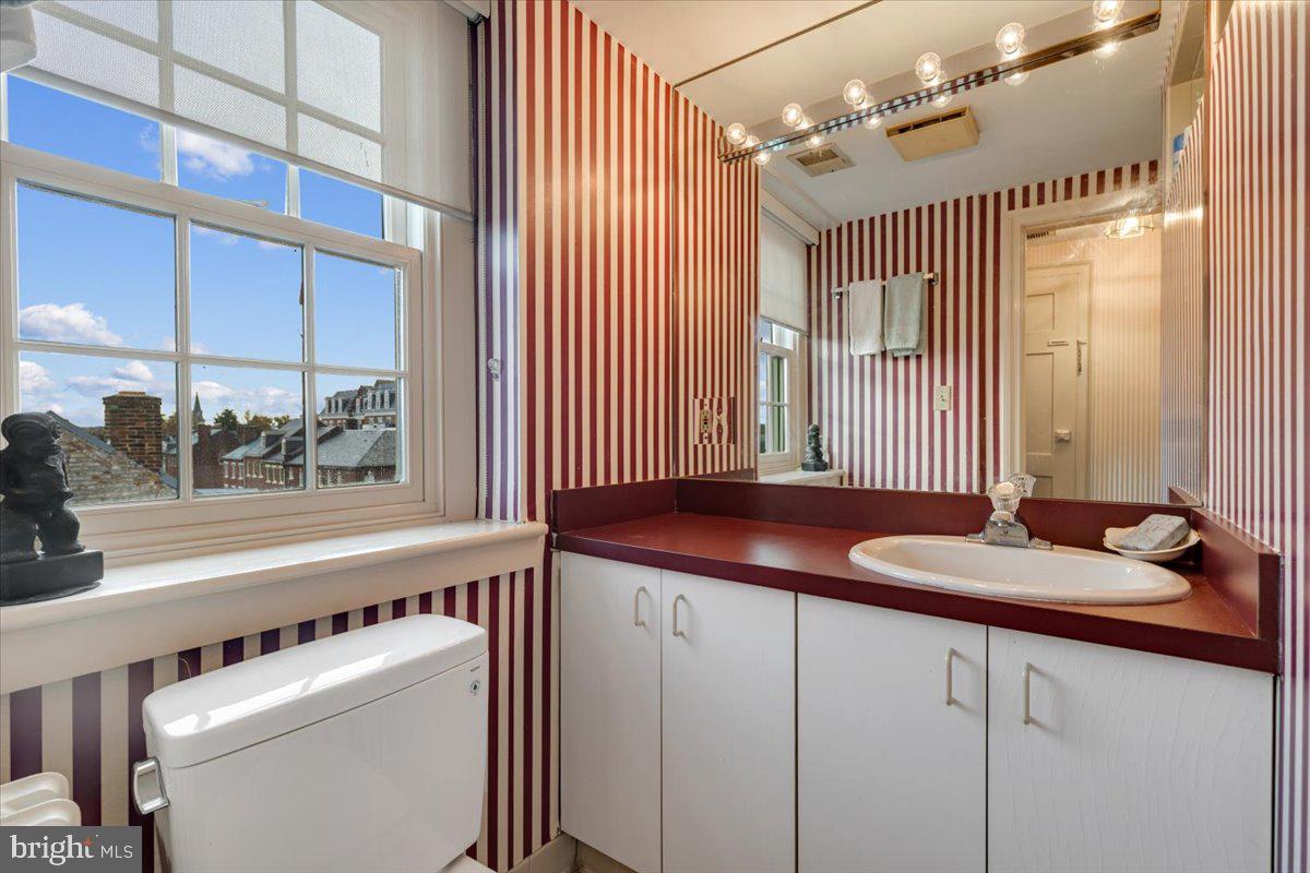 OLD TOWN ALEXANDRIA - Residential Income