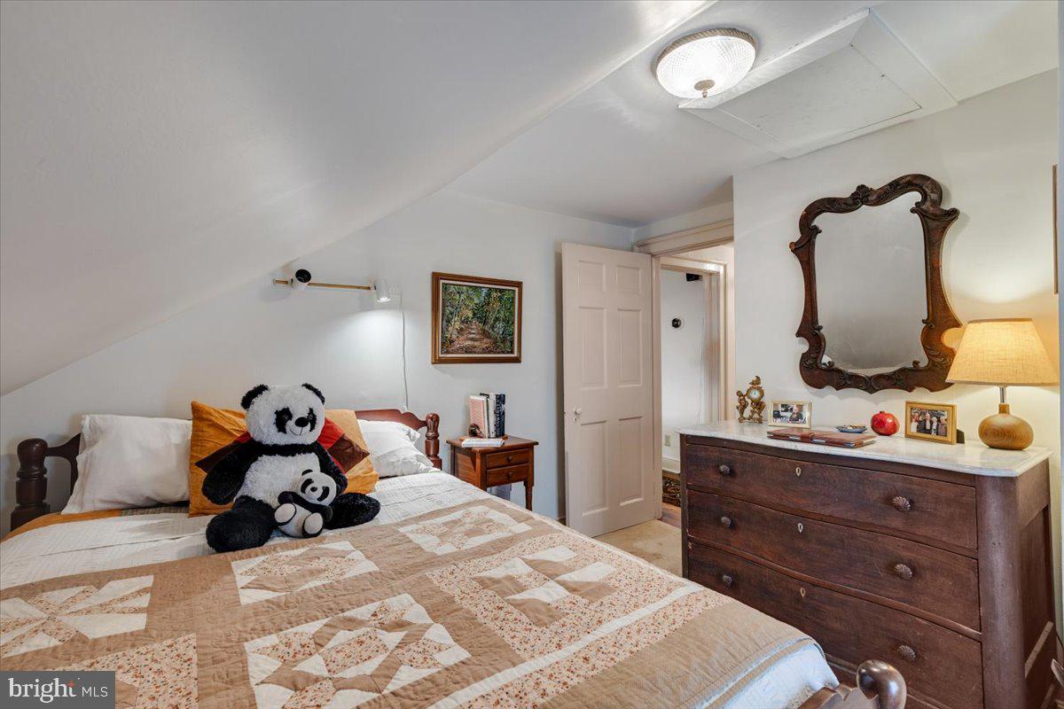 OLD TOWN ALEXANDRIA - Residential Income