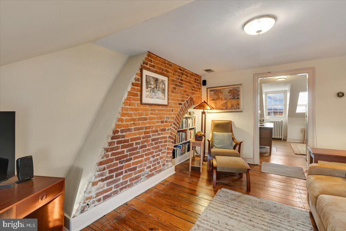 OLD TOWN ALEXANDRIA - Residential Income