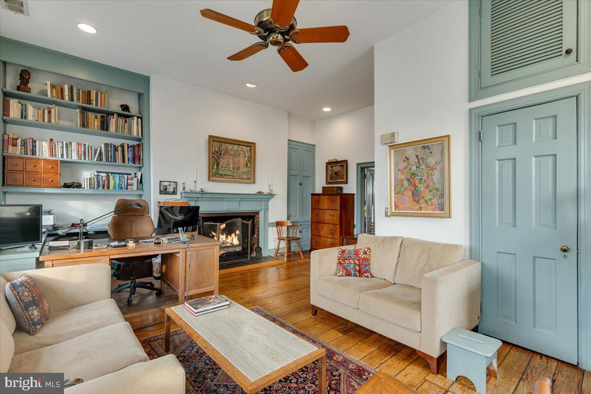 OLD TOWN ALEXANDRIA - Residential Income