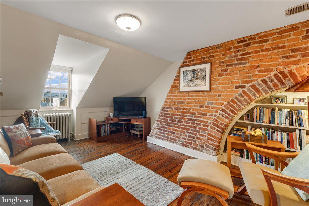 OLD TOWN ALEXANDRIA - Residential Income