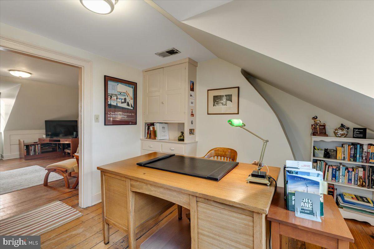 OLD TOWN ALEXANDRIA - Residential Income