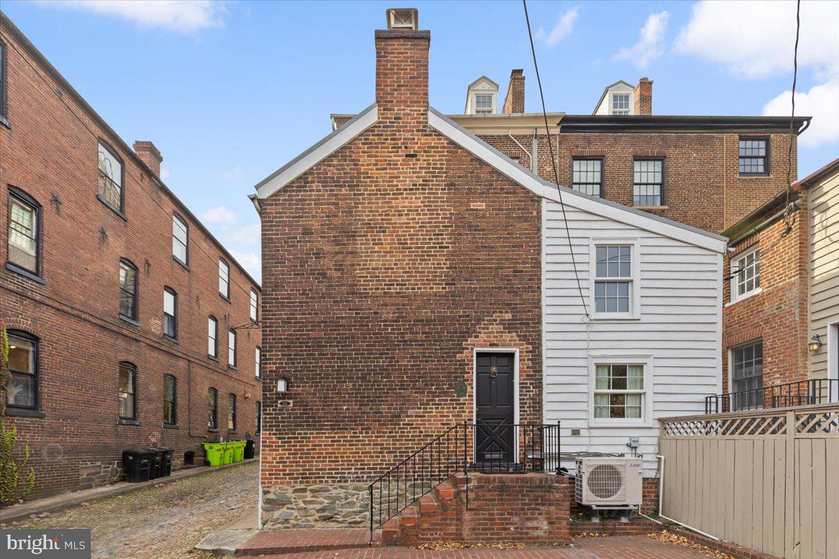 OLD TOWN ALEXANDRIA - Residential Income