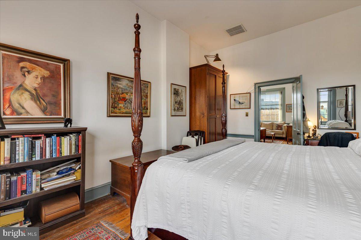 OLD TOWN ALEXANDRIA - Residential Income