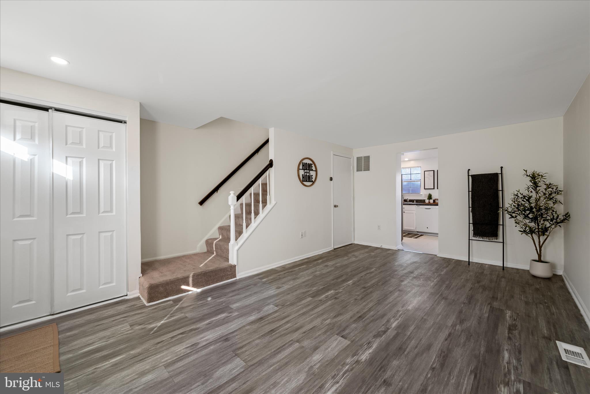 COUNTRYSIDE - Residential