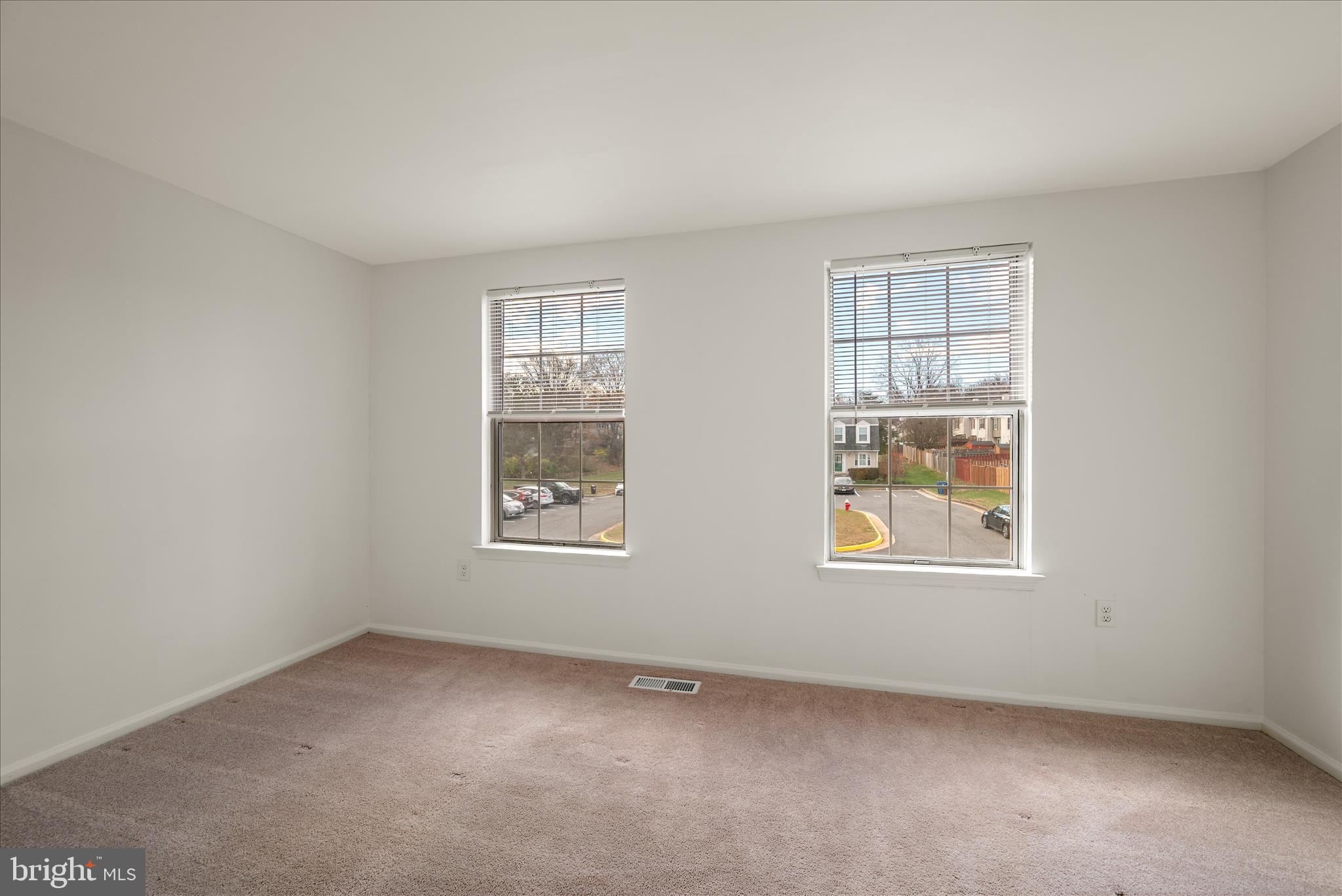 COUNTRYSIDE - Residential